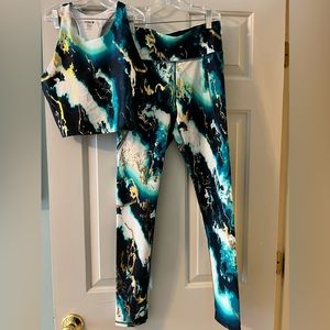 Old Navy Matching Leggings and sports bra (14-16)